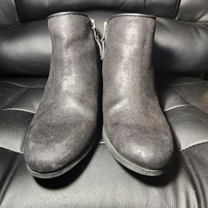 Simply Vera by Vera Wang Black Booties size 6.5M
